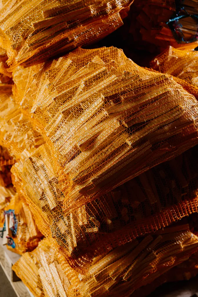 Holzscheite bereit zur Auslieferung nach Thurmansbang