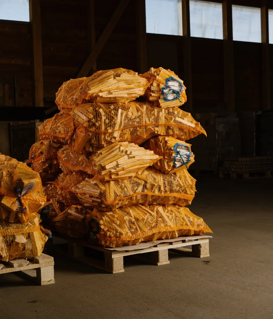 Holzscheite bereit zur Auslieferung nach Beutelsbach